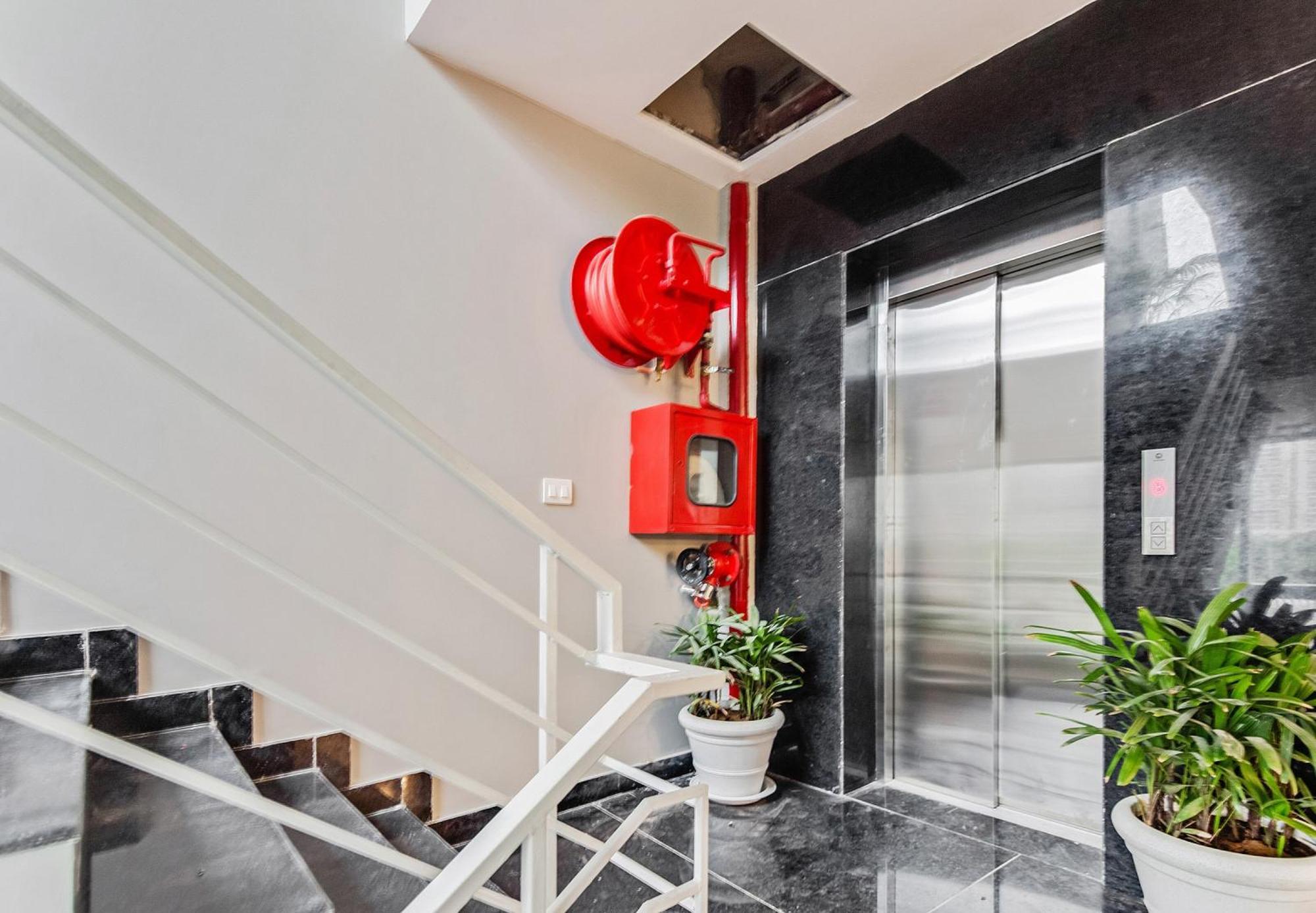 Townhouse Sector 49 Near Logix City Centre โนอิดา ภายนอก รูปภาพ
