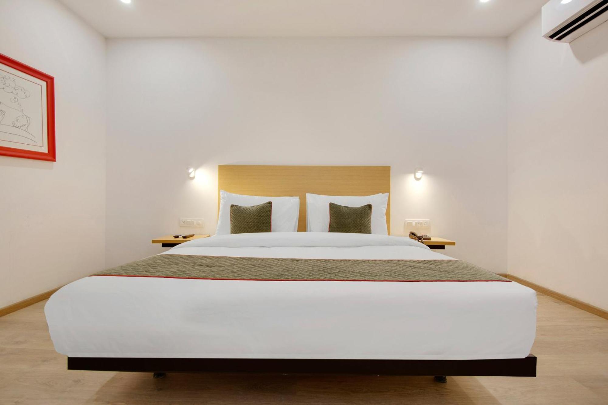 Townhouse Sector 49 Near Logix City Centre โนอิดา ภายนอก รูปภาพ