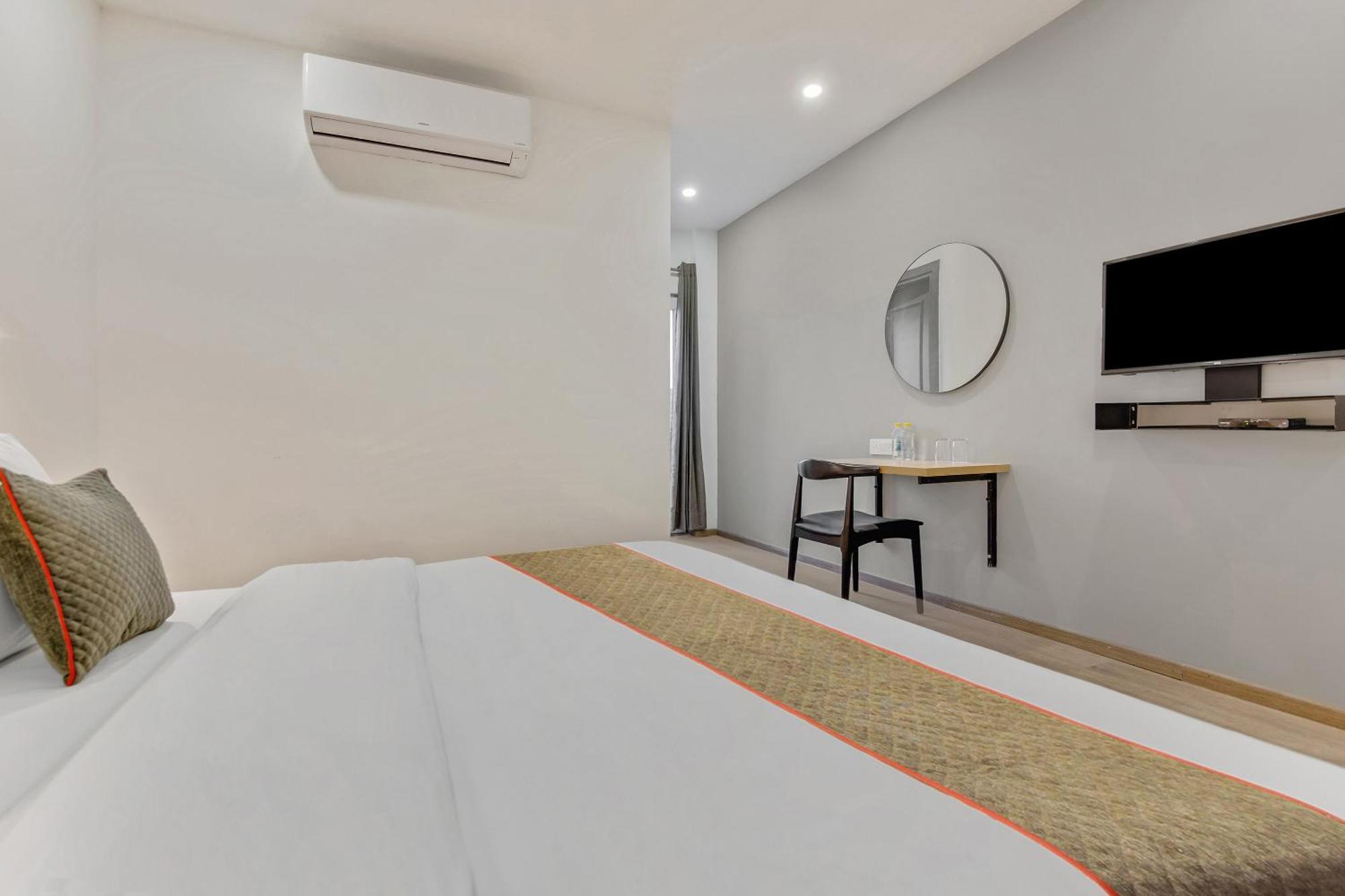 Townhouse Sector 49 Near Logix City Centre โนอิดา ภายนอก รูปภาพ