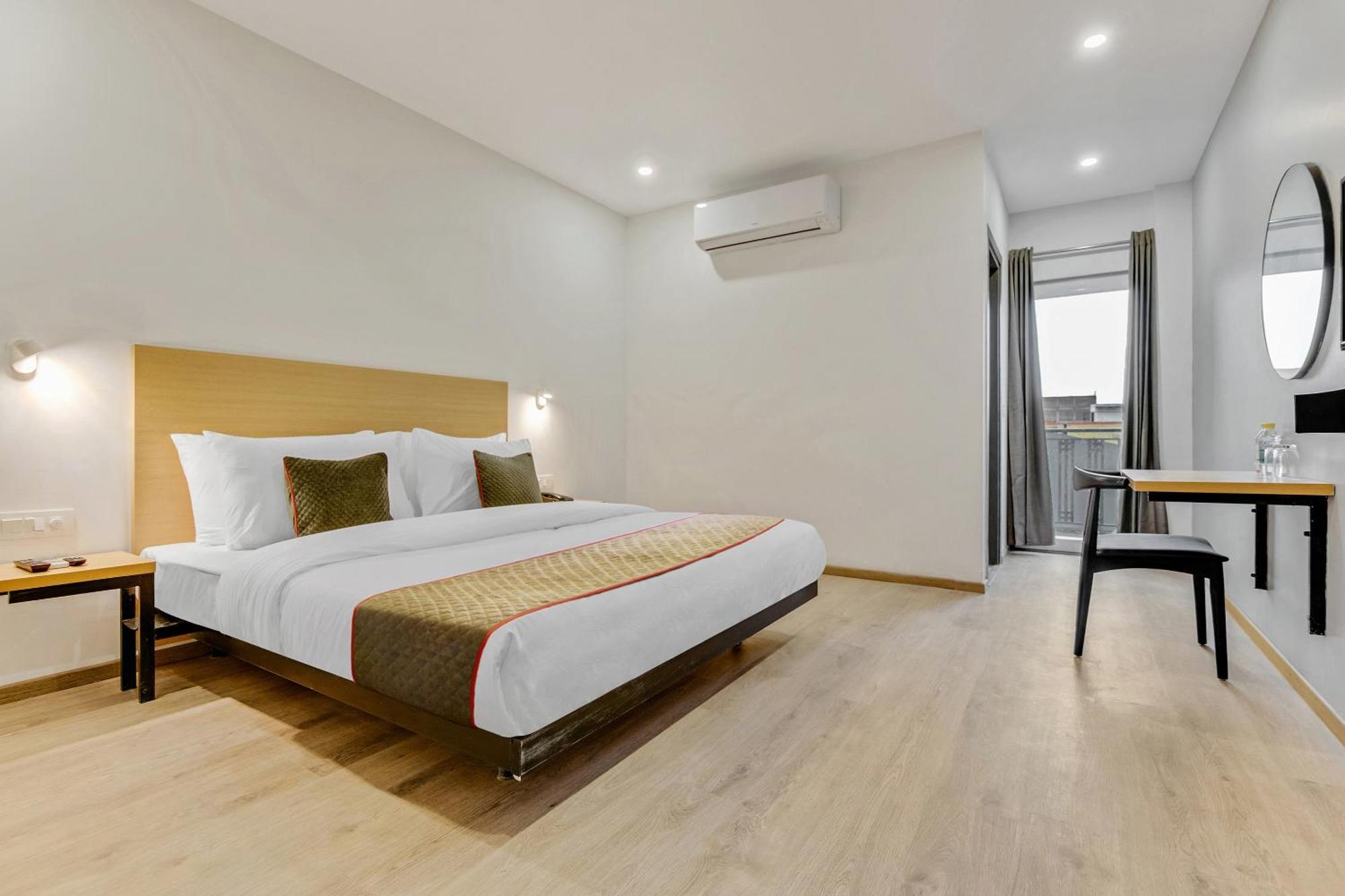 Townhouse Sector 49 Near Logix City Centre โนอิดา ภายนอก รูปภาพ