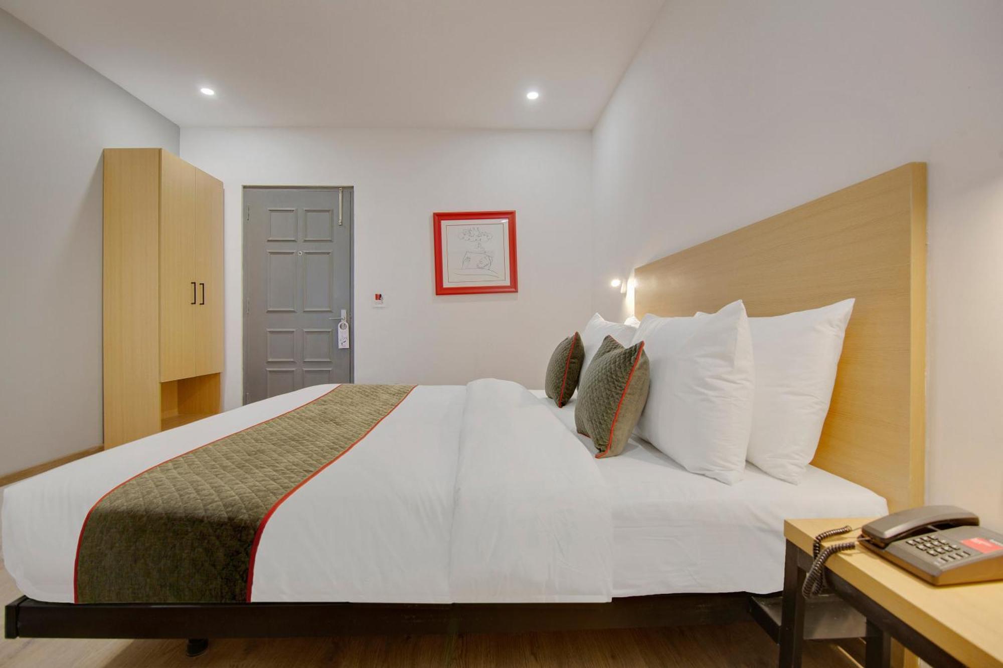 Townhouse Sector 49 Near Logix City Centre โนอิดา ภายนอก รูปภาพ