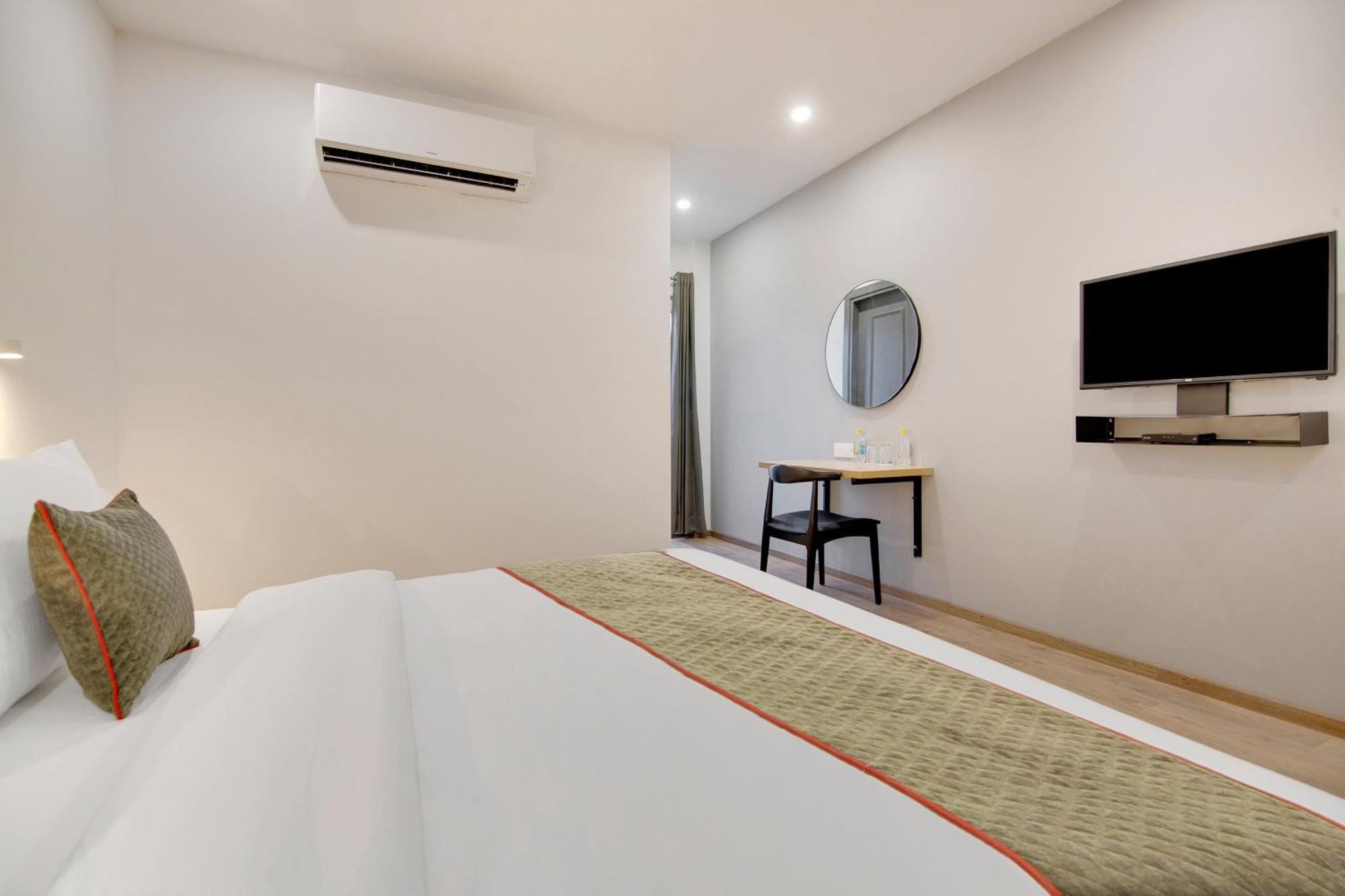 Townhouse Sector 49 Near Logix City Centre โนอิดา ภายนอก รูปภาพ