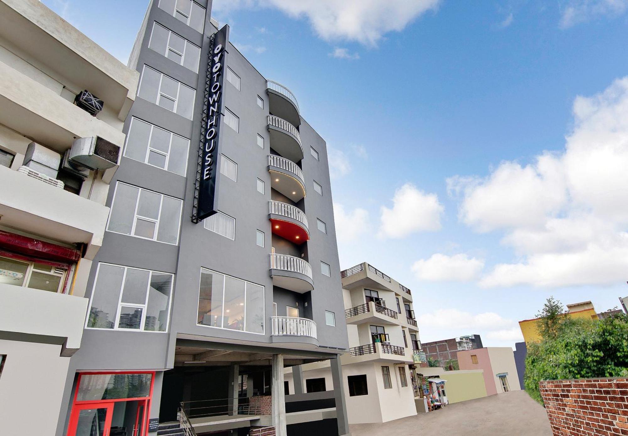 Townhouse Sector 49 Near Logix City Centre โนอิดา ภายนอก รูปภาพ