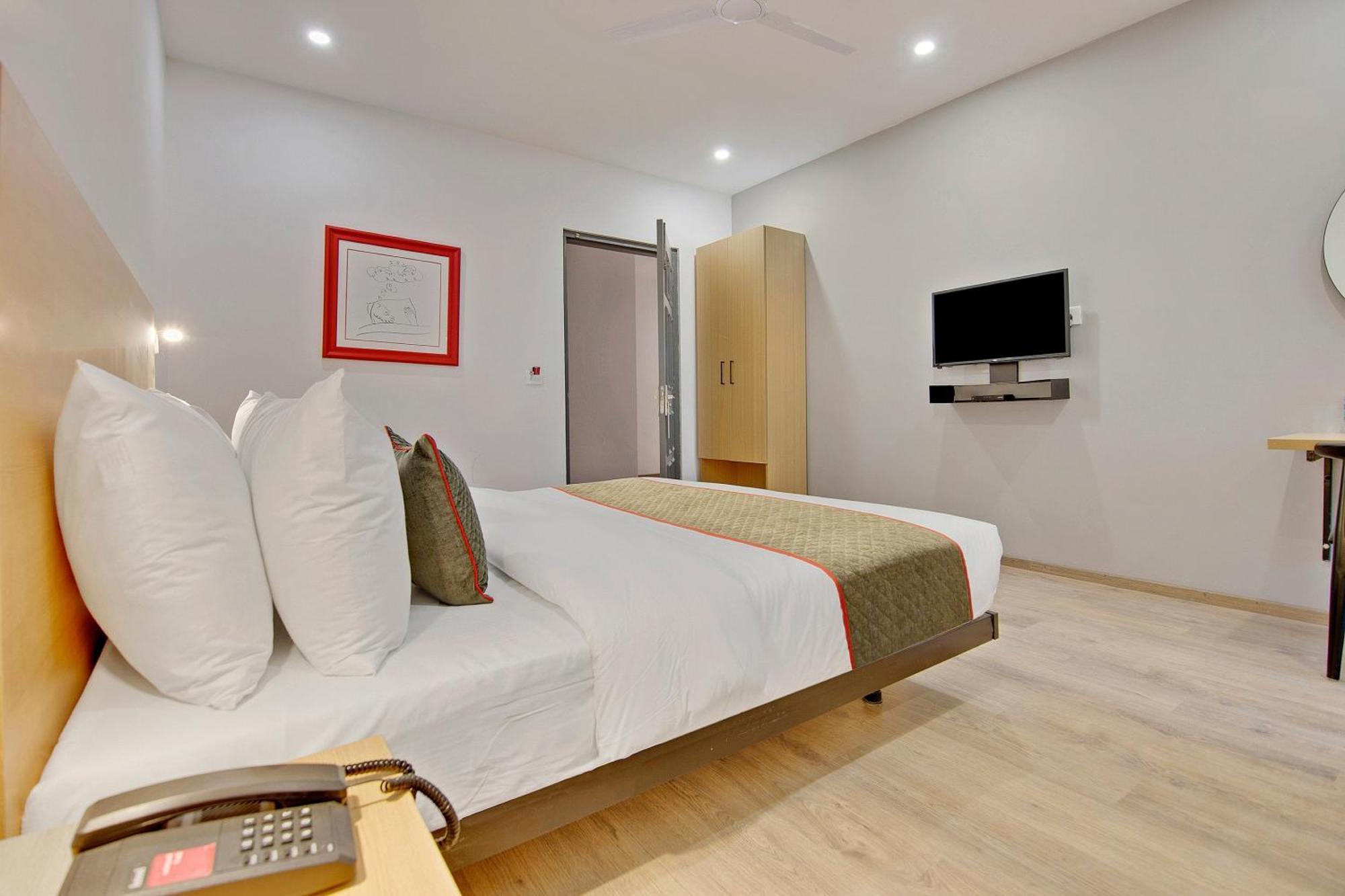 Townhouse Sector 49 Near Logix City Centre โนอิดา ภายนอก รูปภาพ
