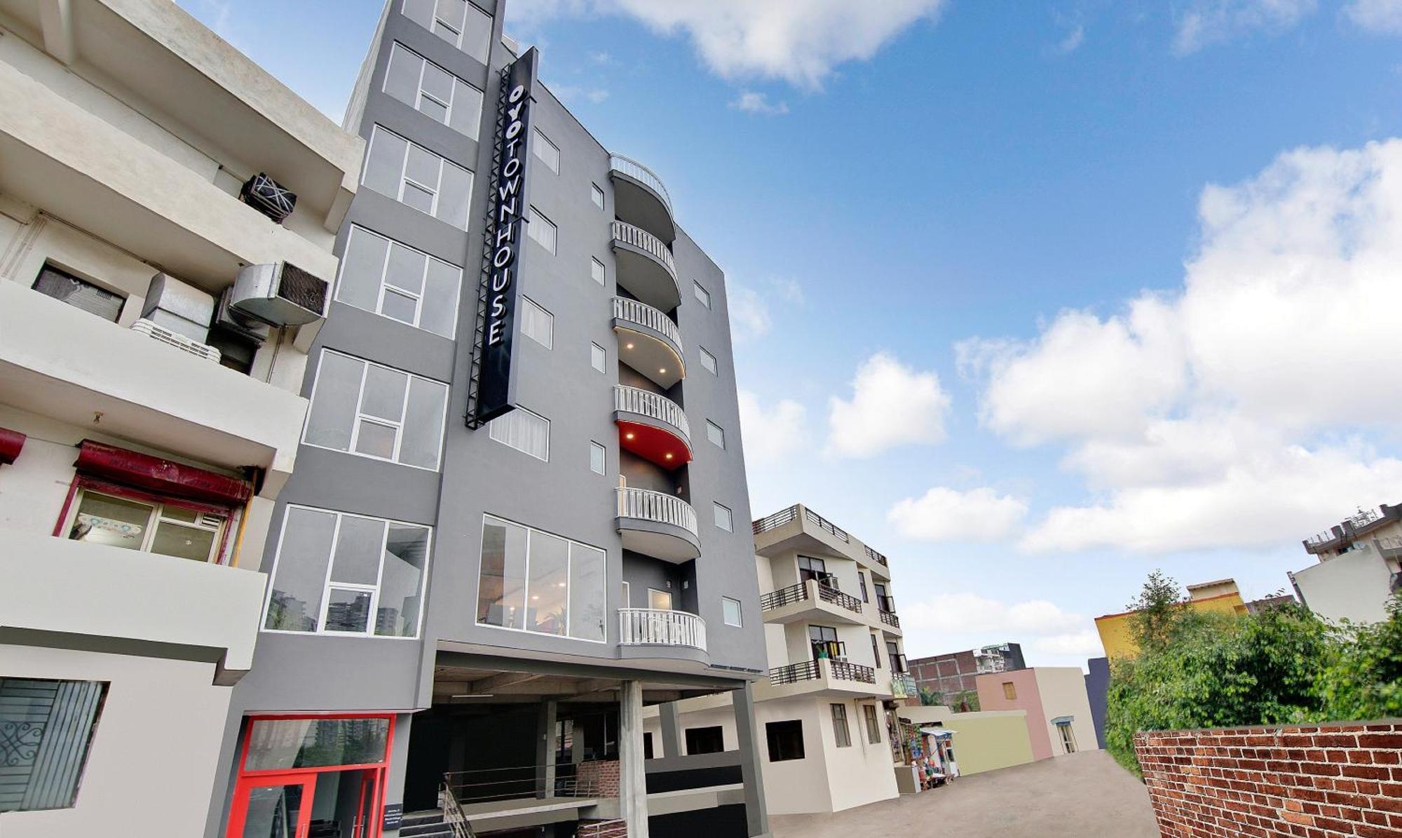 Townhouse Sector 49 Near Logix City Centre โนอิดา ภายนอก รูปภาพ