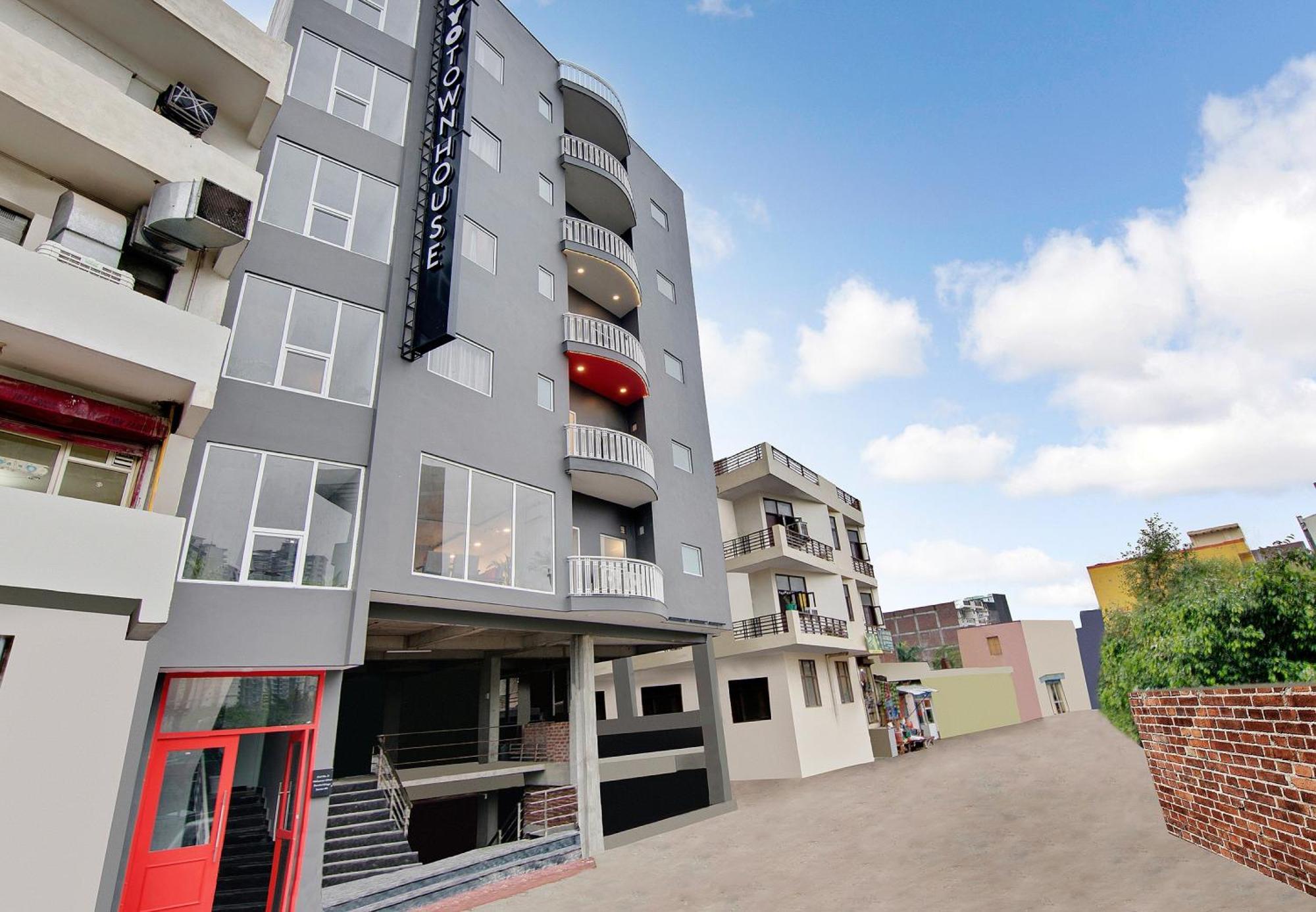 Townhouse Sector 49 Near Logix City Centre โนอิดา ภายนอก รูปภาพ