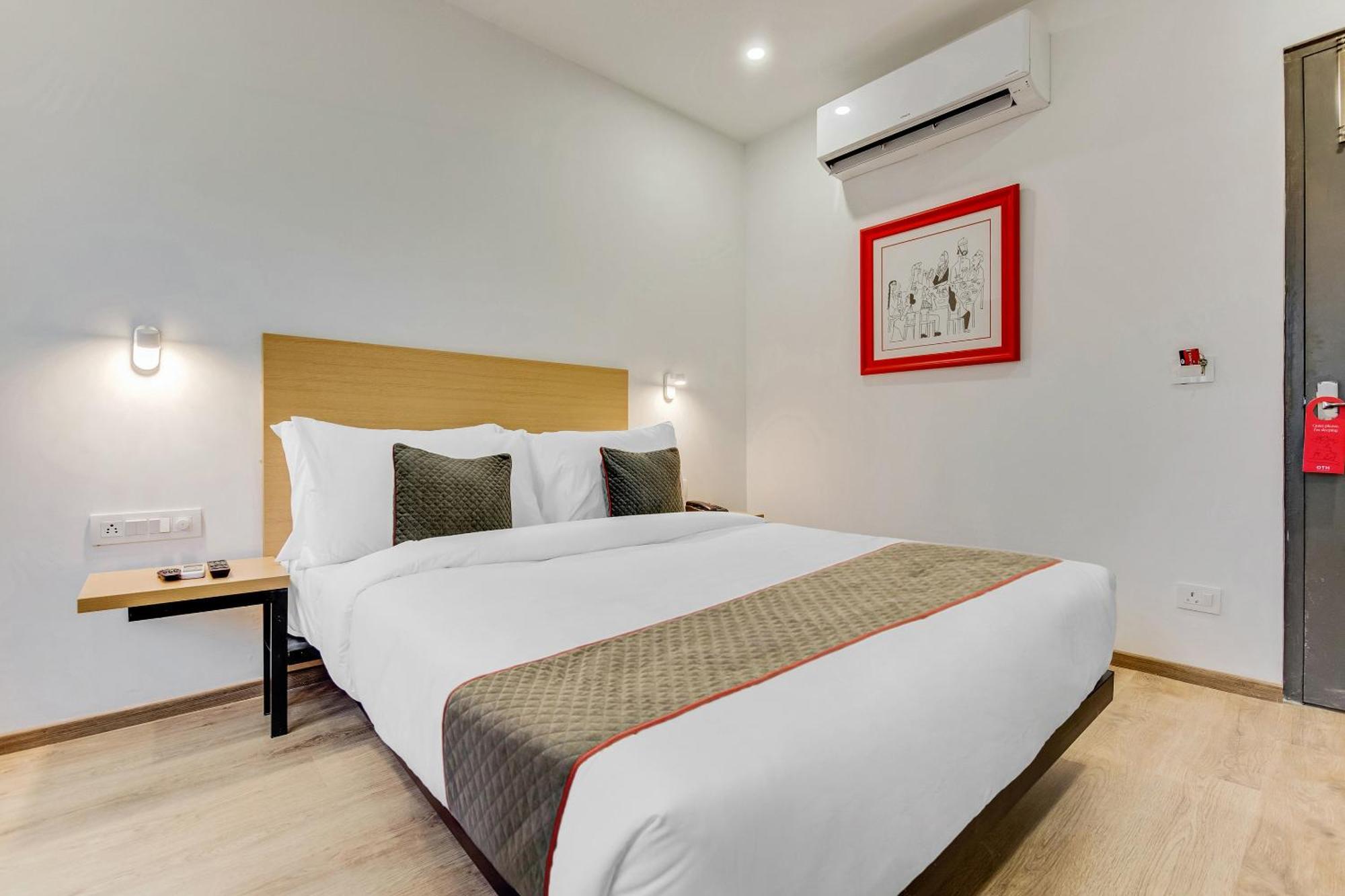 Townhouse Sector 49 Near Logix City Centre โนอิดา ภายนอก รูปภาพ