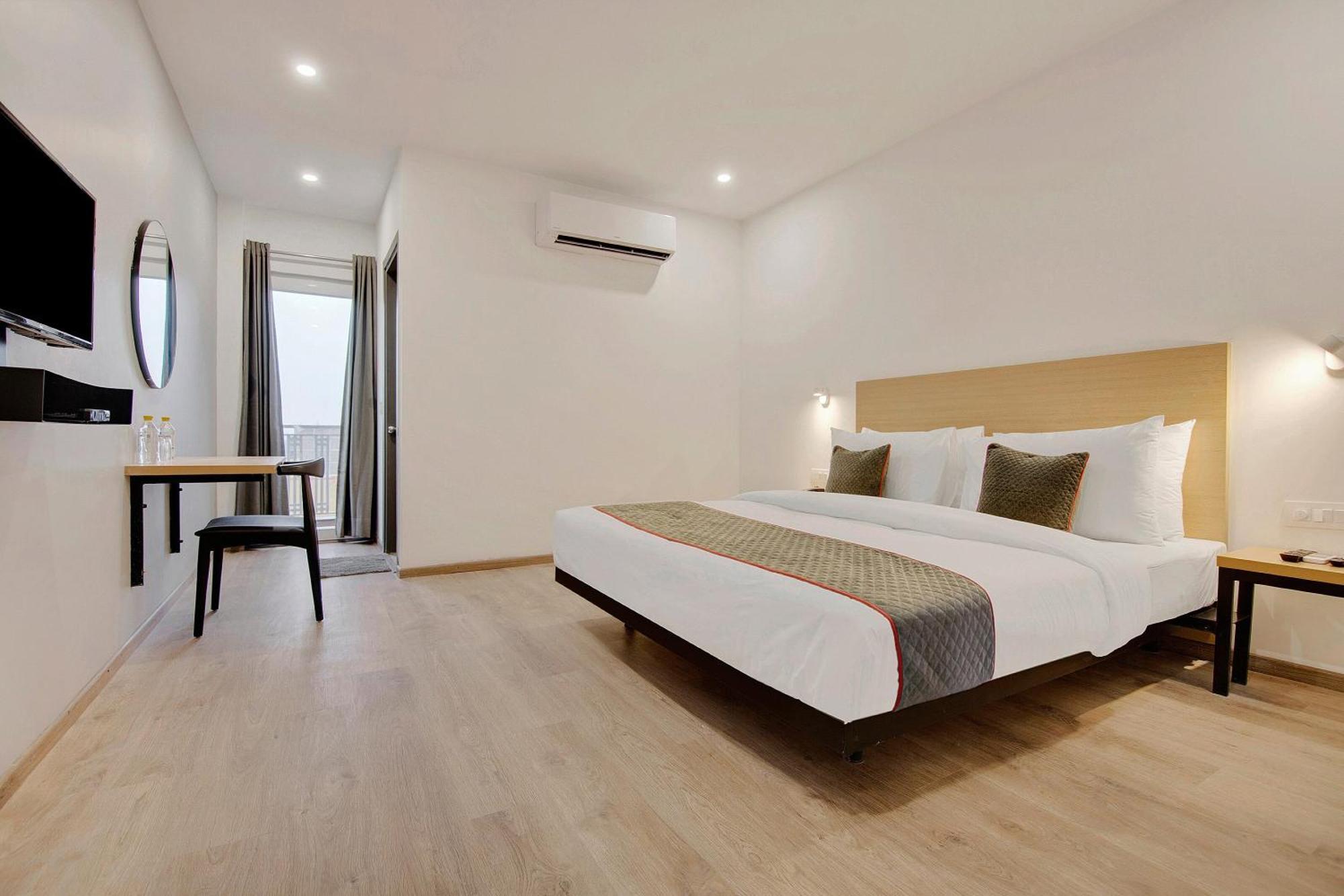 Townhouse Sector 49 Near Logix City Centre โนอิดา ภายนอก รูปภาพ