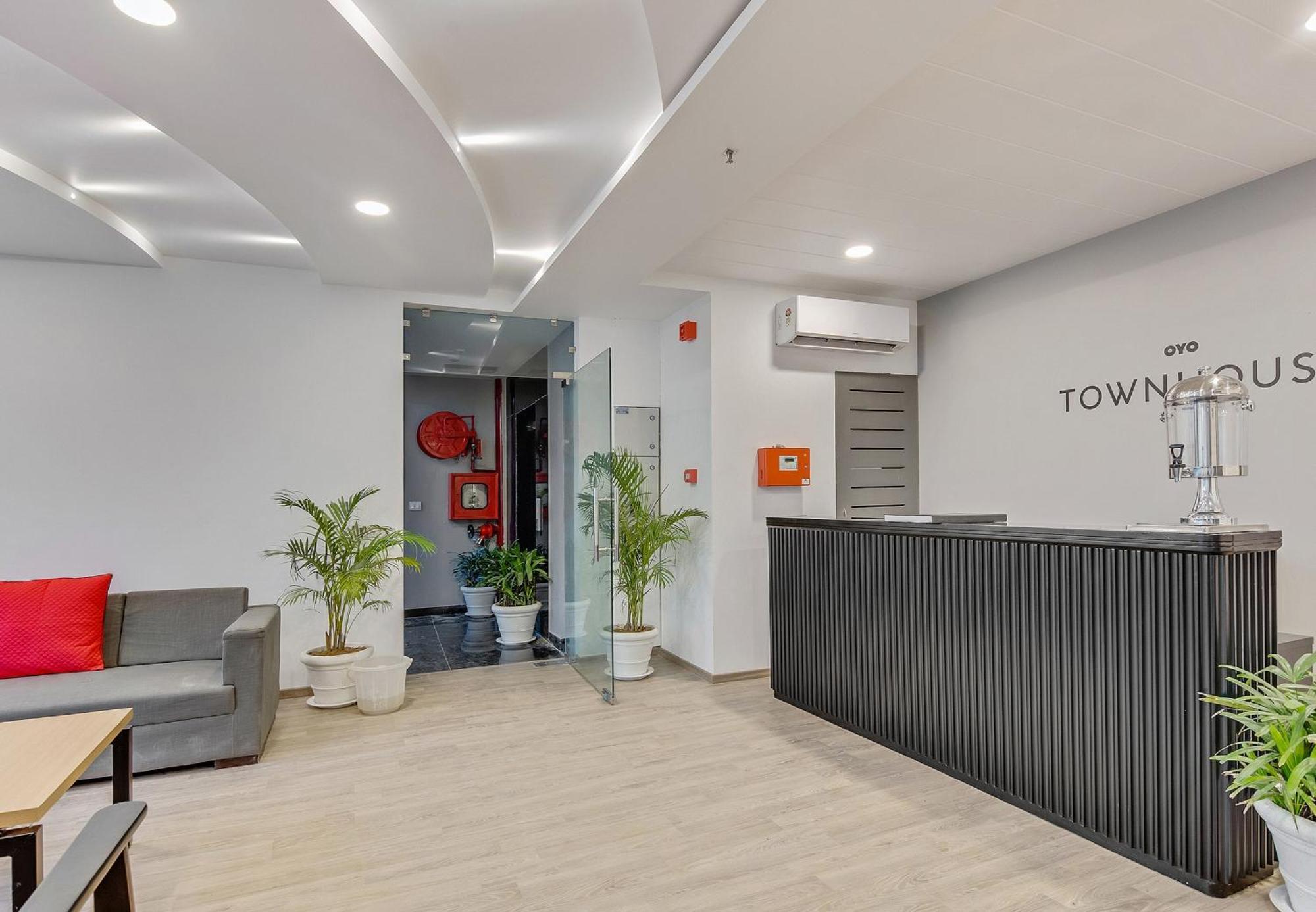 Townhouse Sector 49 Near Logix City Centre โนอิดา ภายนอก รูปภาพ